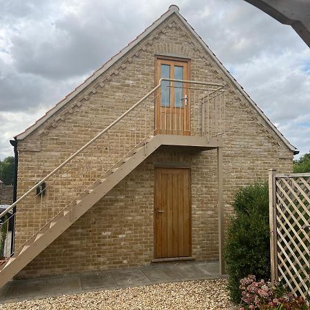 Entire Loft Space In Quiet Village Near Roman City Of Lincoln Esterno foto