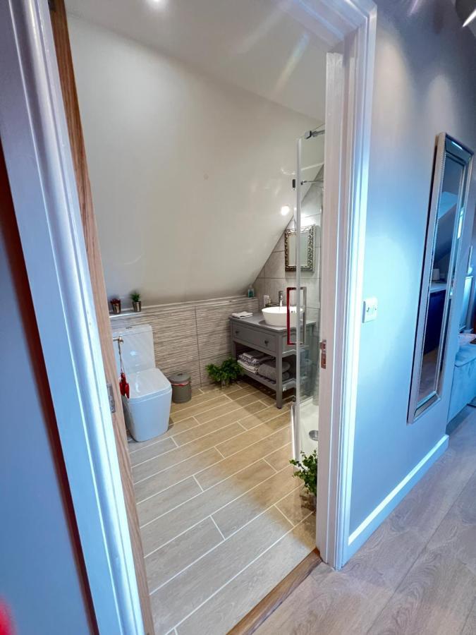 Entire Loft Space In Quiet Village Near Roman City Of Lincoln Esterno foto
