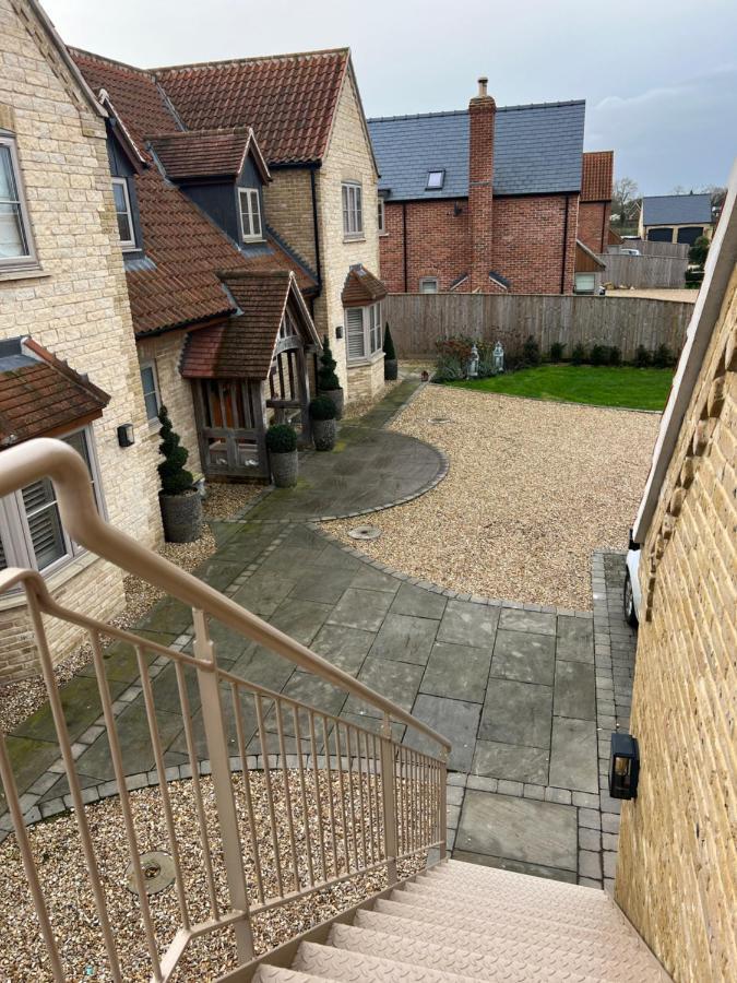 Entire Loft Space In Quiet Village Near Roman City Of Lincoln Esterno foto